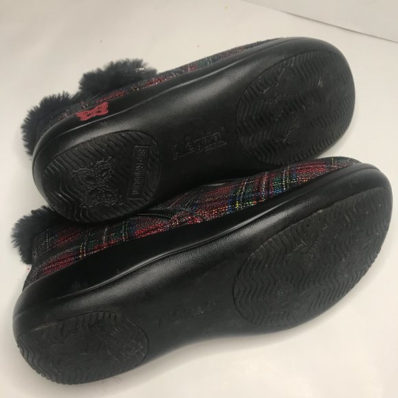 Alegria Women's Water Resistant Faux Fur Ankle Boots size 5.5 (36) - Picture 9 of 10